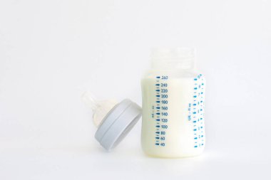 Bebekler için içmeye hazır süt