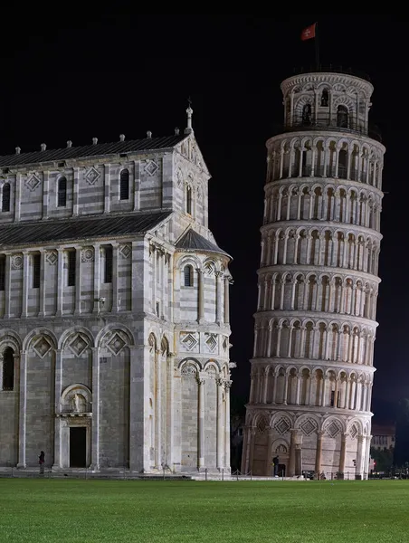 Gece Kubbe Meydanı Ndaki Pisa Kulesi Baptistery Nin Uzun Pozlu — Stok fotoğraf