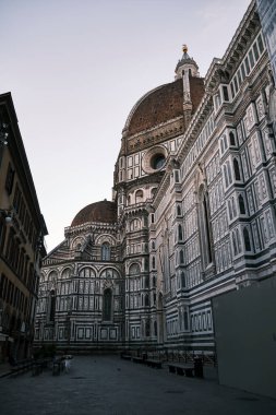 Firenze 'deki Duomo meydanının alternatif manzarası, ve Cattedrale di santa maria del fiore, campanille di giotto ve battistero di san giovanni