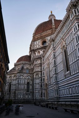 Firenze 'deki Duomo meydanının alternatif manzarası, ve Cattedrale di santa maria del fiore, campanille di giotto ve battistero di san giovanni