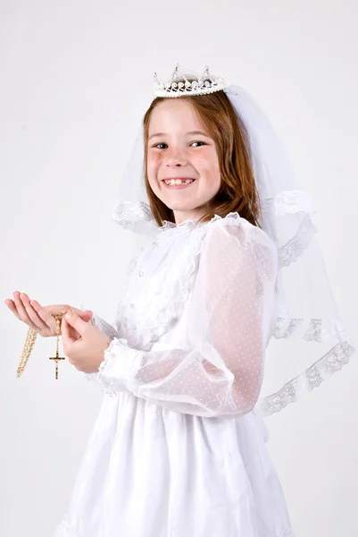 Jeune fille dans sa robe de première communion — Photo