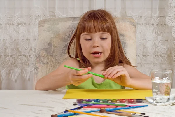 Young girl painting — Stock Photo, Image