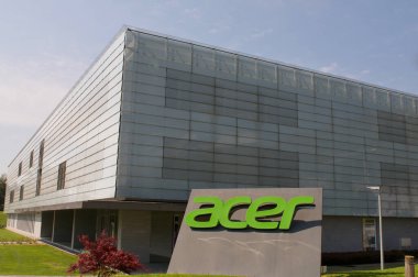 Bioggio, Ticino, İsviçre - 25 Nisan 2021: Bioggio, İsviçre 'deki Acer Europe merkez binasının görüntüsü. Tayvanlı çok uluslu donanım ve elektronik şirketi.