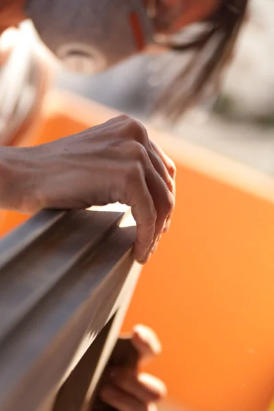 Woman polishing a window with sand — Stock Photo, Image