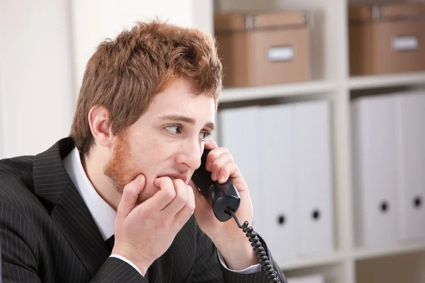 Bitebitebitebitebitebite on the phone bitebitebite nail-biting — Stock Photo, Image