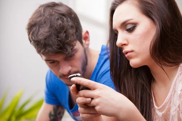 Woman ignores man texting with her mobile — Stock Photo, Image