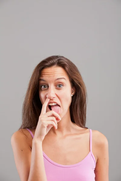 Meisje met een vinger in haar neus — Stockfoto