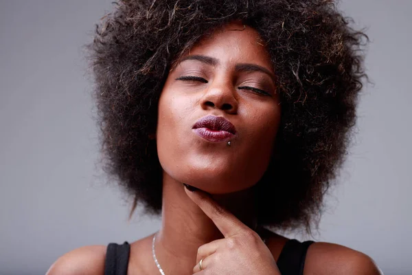 Sexy Provocateur Jeune Femme Suppliant Pour Baiser Boudant Ses Lèvres — Photo