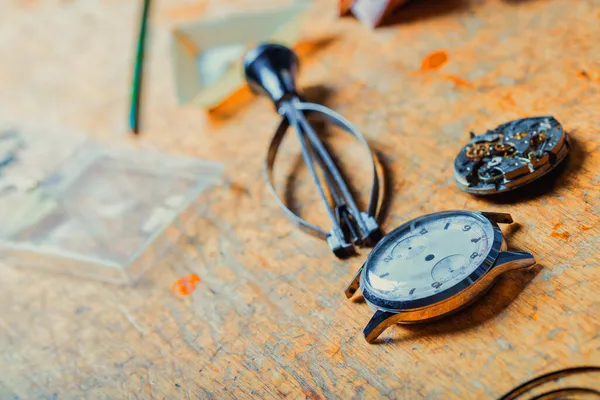 Wristwatch Selective Focus Loose Mechanism Lying Watchmakers Bench Workshop Together — Stock Photo, Image