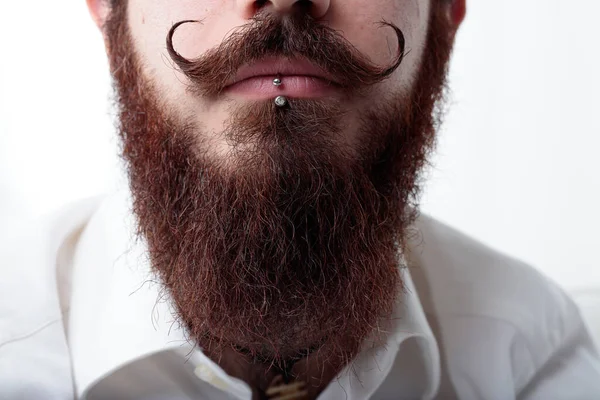 Close Perto Bigode Barba Com Piercings Bigode Enrolado — Fotografia de Stock