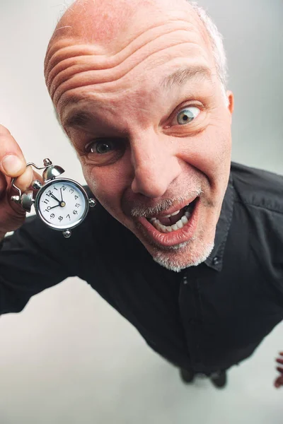 Excited Senior Man Holding Alarm Clock Counting Midnight New Year — Stock Photo, Image