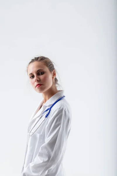Retrato Lateral Una Joven Médica Seria Ordenada Entrenada Competente Gana —  Fotos de Stock
