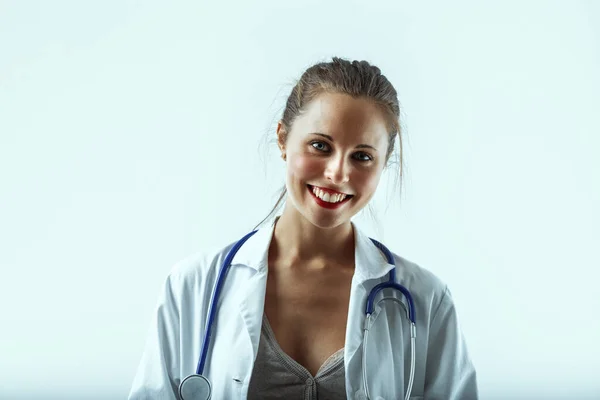 Retrato Lindo Torcendo Médico Feminino Ela Tem Sorriso Dente — Fotografia de Stock