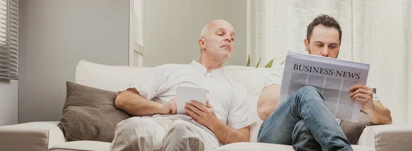 Senior Man Peering Shoulder His Son Partner Who Reading Business — Stock Photo, Image