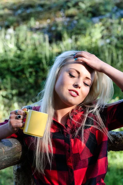 Young Woman Enjoying Warm Sunshine Outdoors Standing Holding Mug Coffee — Zdjęcie stockowe
