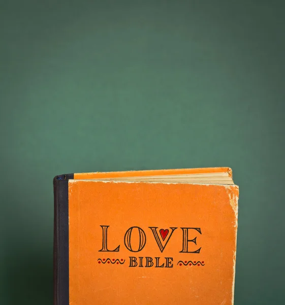 Vintage Love Bible with love commandments — Stock Photo, Image