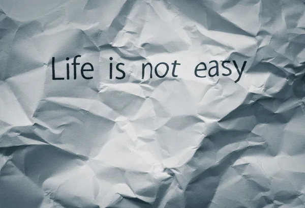 Grunge zmačkaný papír s slova života není snadné — Stock fotografie