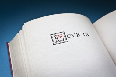 kelimeler, açık kitap sevgidir. metin alanı olan aşkın ne olduğunu..