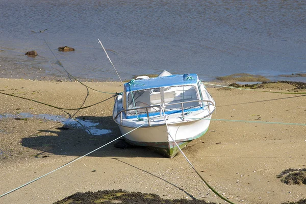 Łódź na plaży — Zdjęcie stockowe