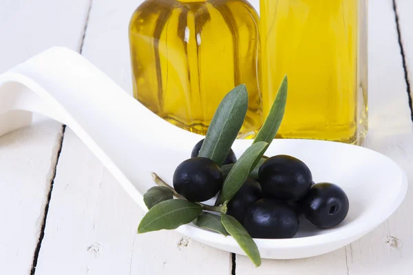 Olive e olio — Foto Stock