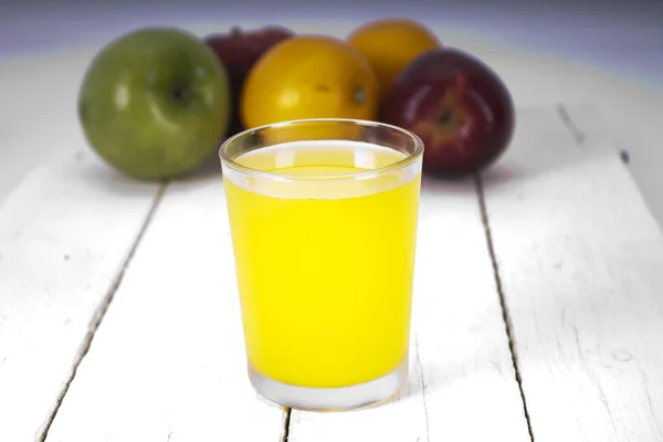 Sumo de laranja isolado — Fotografia de Stock