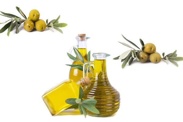 Composizione di bottiglie di olio e olive — Foto Stock