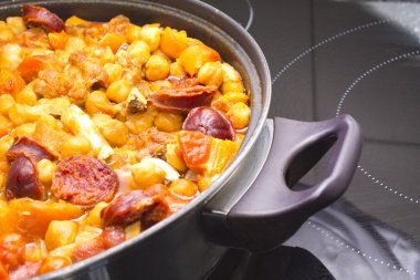 Nohut et ve domates ile