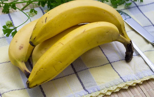 Bananer på bordet — Stockfoto