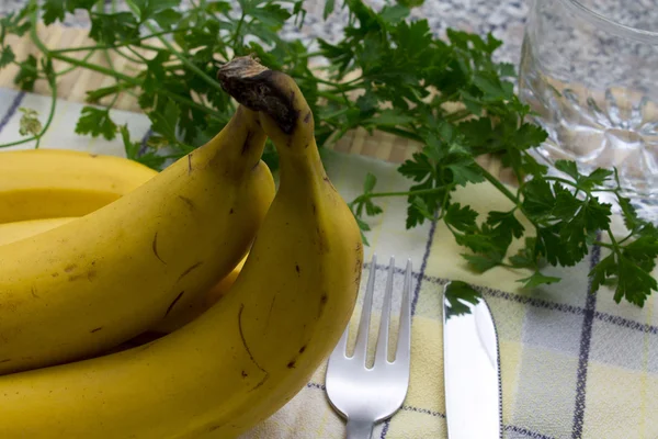 Bananas na mesa — Fotografia de Stock