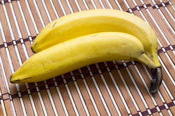 Bananer på bordet — Stockfoto