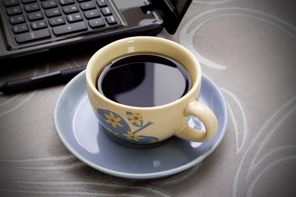Šálek kafe v tabulce — Stock fotografie