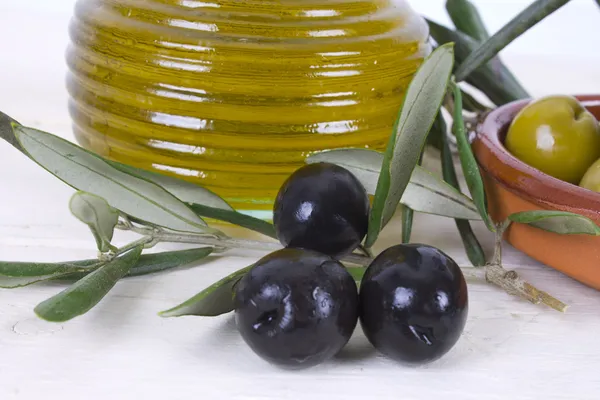 Olive e olio — Foto Stock