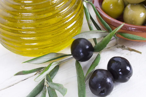 Olive e olio — Foto Stock