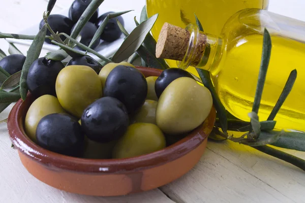 Olive con fondo in legno — Foto Stock