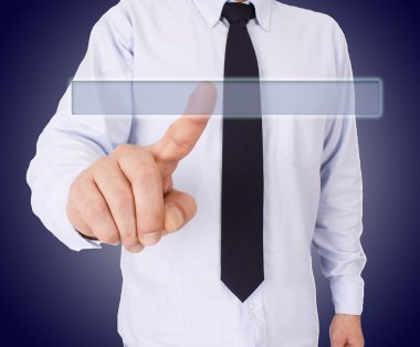 bir düğmeye işaret eden işadamı