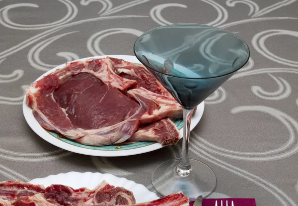 Carne fresca na mesa — Fotografia de Stock