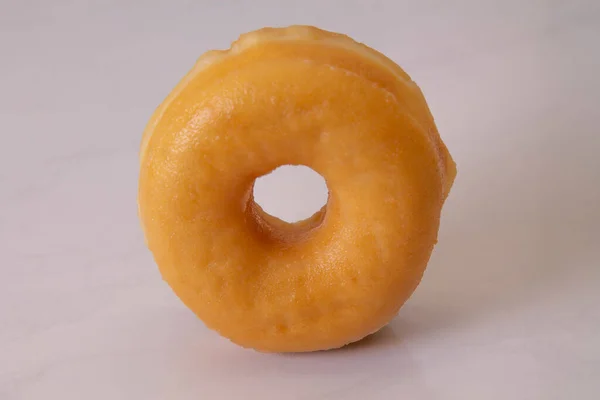 金银财宝中美味的甜甜圈 — 图库照片