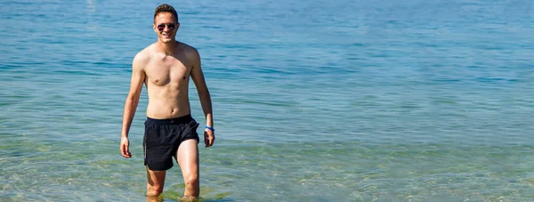 Man Coming Out Sea Water Beach — Stock Photo, Image