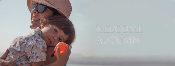 Mother Child Holding Pumpkin Autumn Concept — Stock Photo, Image