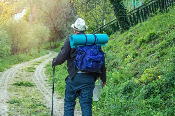 Homem Viajando Com Mochila Caminhadas Trekking — Fotografia de Stock