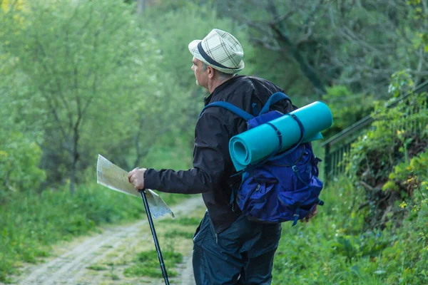 Homem Viajando Com Mochila Caminhadas Trekking — Fotografia de Stock