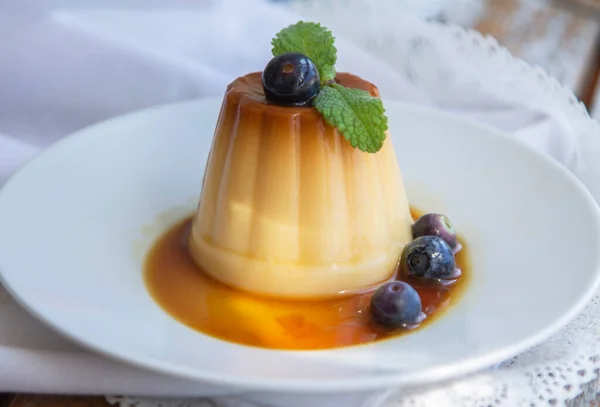 Delicious Flan Caramel Plate — 图库照片