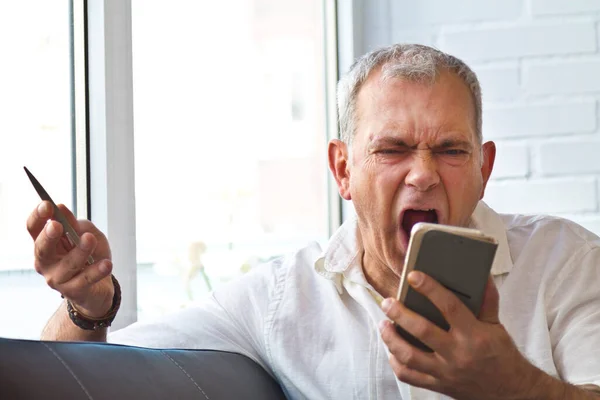 Mature Man Yelling Mobile Phone — Stockfoto