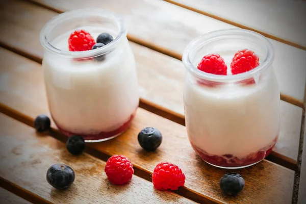 Natural Yogurt Raspberries Blueberries Table — Zdjęcie stockowe