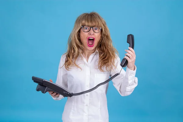 Mulher Sobrecarregada Estressada Com Telefone Fixo Isolado — Fotografia de Stock