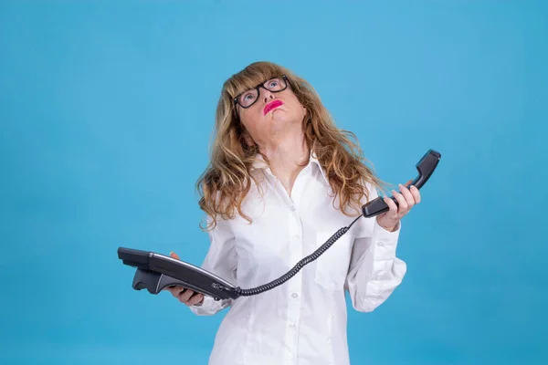 Mulher Sobrecarregada Estressada Com Telefone Fixo Isolado — Fotografia de Stock