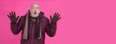 Şaşırmış ya da şaşırmış bir adam.