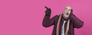 Şaşırmış ya da şaşırmış bir adam.