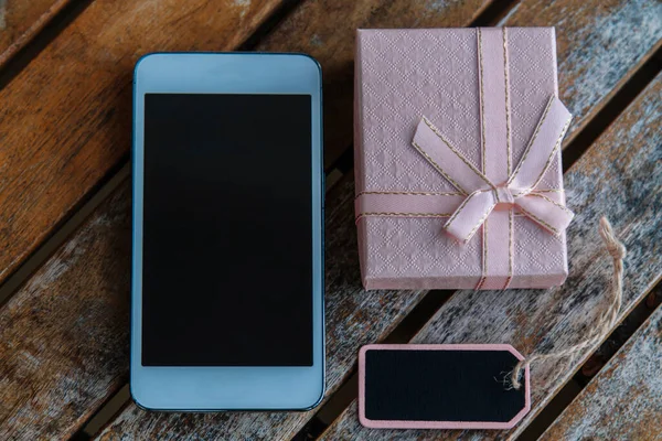 Mobiele Telefoon Hout Met Geschenkdoos Tag — Stockfoto