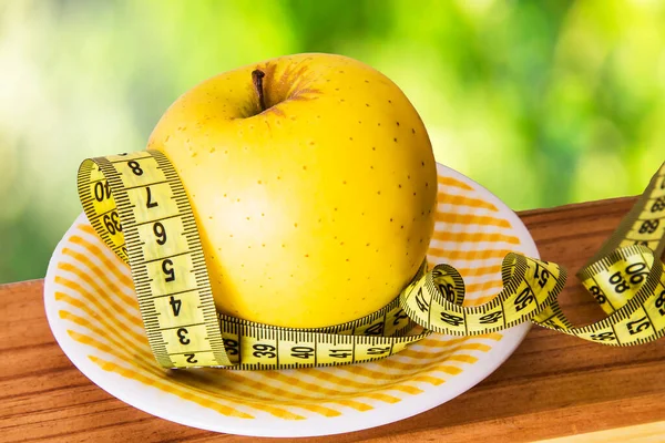 Concepto Dieta Adelgazamiento Manzana Cinta Métrica —  Fotos de Stock